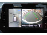 【アラウンドビューモニター】上空から見下ろしているかのような映像を映し出して、スムースな駐車をアシストします。