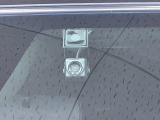 【スマートアシスト】走行中に前方の車両等を認識し、衝突しそうな時は警報とブレーキで衝突回避と被害軽減をアシスト。より安全にドライブをお楽しみいただけます。