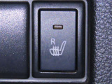 運転席にシートヒーターを装備しております。