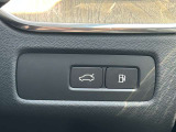 運転席にいながらラゲッジを開けることができます。