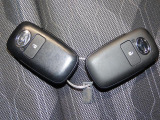 【便利なスマートキー】予備のキーもしっかりと揃っております。カバンに入れたままドアの施錠ができお買い物の際も両手が塞がらず日常の使い勝手を大きく高めてくれます。