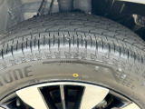 タイヤサイズは、215/55R17です。