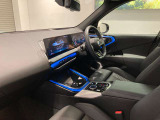 BMWの運転席はドライバーオリエンテッドという構造を採用。ドライバー目線の操作がしやすい設計になっており、ドライブ中にも目線の移動が少なく運転中にも簡単に操作ができます。