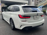 カー・ライフのさまざまなリスクのある状況を自動的に記録。運転中はもちろん駐車時まで、愛車とその周囲を監視・記録する基本機能に加え、Proにはその場で画像を確認できる液晶ディスプレイを搭載。