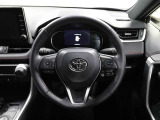 各操作スイッチなどもハンドルから手を放すことなく操作可能で安全運転に支援いたします!