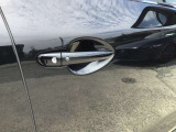 スマートキーを所持している状態でロックボタンを押すと、車両すべてのドアの解錠や施錠を行うことが出来ます。