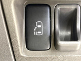 【パワースライドドア】スマートキーや運転席のスイッチでスライドドアの開閉が可能♪電動だから力を入れてドアを開ける必要が無く、小さいお子様でも、重い荷物を持っている時もラクに開け閉めできます♪