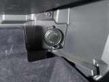 グローブボックス内にも電源ソケットを備えています!