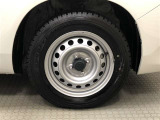14インチスチールホイール(155/80R14)装着です。
