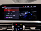 【ⅰドライブナビゲーション】文字情報も鮮明に表示する高解像度カラーディスプレイを採用。視認性に優れた地図デザインと特徴的な建造物を目印にした描写表示で現在位置を把握できます。地図データの更新も可能です