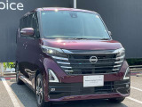 LEDヘッドライトです。ロービームにシャープな白光色のLEDランプを採用しました。