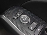 電動格納ミラー付なので、狭い道に駐車する時も安心です。