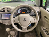 インテリアに合わせたデザインのステアリングは、運転される方のことも考え、運転しやすい形状、大きさです。是非一度、実際に触ってお確かめください。