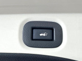 【パワーバックドア】スマートキーや運転席のボタンを押すだけでリアゲートが自動で開閉します!荷物を持っている時や、高い位置にあるバックドアを閉める際に便利な機能です♪