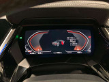 見やすいレイアウトにまとめられたインフォメーションディスプレイ。運転中に集中しながら必要な情報を把握することができます。