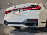 どっしりとしたバンパー下部のデザインはBMWの高級感を際立たせると共にスポーティーさを演出しております。