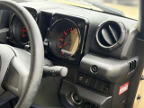 運転席まわりを別角度から。実車状態の確認にご活用ください。