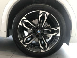 アウトバーンでの走行を見据えたBMWのブレーキシステムはもしもの時にもいち早くマシンを停止してくれます。