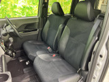 運転席からのアクセスも良好で、スムーズな操作を実現します。細部にまでこだわった設計が光ります。