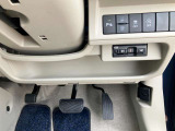 運転席アンダーポケットです