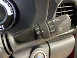 車外の明るさによって自動で点灯・消灯するオートライトも搭載