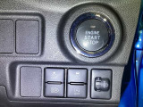 プッシュエンジンスタート/ストップスイッチでキーを差し込むことなく、ワンプッシュでエンジンの始動・停止ができます。