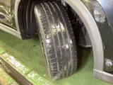 各タイヤの溝もまだまだ残っております。