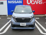 2台前を走る車両を検知し注意を喚起してくれるインテリジェントFCW(前方衝突予測警報)とエマージェンシーブレーキ付きです!カメラで車両や歩行者を認識し衝突を回避、又は被害を軽減してくれます。