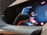 【BMWライブ・コックピット】コントロール・ディスプレイとインスツルメント・ディスプレイから構成されるディスプレイ・ネットワークにすべての情報がより分かりやすく表示されます。
