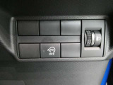 アイドリングストップ付きなので環境にもお財布にも優しいお車です。ヘッドライトのレベライザー付きです!