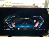 見やすいレイアウトにまとめられたインフォメーションディスプレイ。運転中に集中しながら必要な情報を把握することができます。