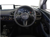 【運転席】最適なドライビングポジションでドライブをお楽しみください。
