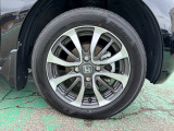 純正アルミホイール付いてます!車の軽量化に繋がることは勿論、見た目の印象が違いますよね♪