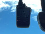 ドライブレコーダーを装備しており、走行中の映像をしっかり記録します。万が一の際の状況確認に役立つ安心装備です。