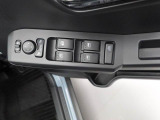 安全装置関連スイッチが運転席正面のインパネ下にあります。