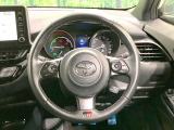 【純正革巻きステアリング】上質な革を使用することで、手にしっかり馴染みとても運転しやすいハンドルです♪