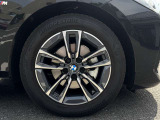 サービスにはドイツ本国と同様に教育と訓練を受け、BMWを知り尽くした「マイスター」が数多く在籍しております。360度による納車前点検整備で、お客様に安心と安全をお届けいたします。