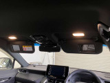 サンバイザーは運転席・助手席バニティーミラー、照明付きです!