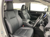 高いホールド性で運転姿勢が安定します。長距離ドライブでも疲れにくいのが魅力です。快適なドライビングライフをお送りください♪