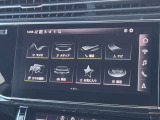 MMI コントロールパネル。シンプルなデザインのメニューなどによって優れた操作性を実現しています。ハプティック技術という振動装置がタッチパネルに付加されており押すと指先に振動のアンサーバックがあります