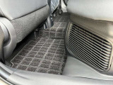 フロアマットも綺麗にクリーニングして納車しております!