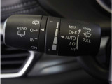 【オートワイパー機能】レバーをAUTOの位置にしているとき、レインセンサーが雨を感知すると、雨量に応じて、ワイパーが自動で作動します。