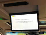 【フリップダウンモニター】大画面モニターで後席でもエンタメをお楽しみいただけます。小さなお子様にも大人気の装備です♪