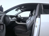 ●便利な電動調節シート付です。ランバークッションも調節できます。