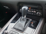 アクセルペダルを踏み込む量や速さに応じて変速パターンをし、人馬一体の運転感覚を発揮してくれる6速オートマ!