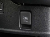 ◆12V電源ソケット◆スマートフォンの充電等にも便利な電源ソケット!使いやすい場所に装備されています。