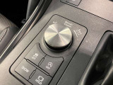 ドライブモードセレクトスイッチ。(エコモード&hArr;ノーマルモード&hArr;スポーツモードの切り替えスイッチ)その日の気分で、走行モードを選べますね。