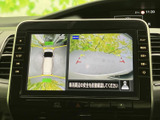 カメラ映像をクリアに表示し、安全な後退や駐車をサポート。車庫入れが苦手な方にも安心です。