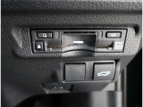ナビ画面に連動したETCを装備しています。 過去に利用した利用料金も一目で分かって、とっても便利です。 ETCの抜き忘れ、挿し忘れも警告してくれるので安心ですね。