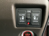 【両側パワースライドドア】です。リモコンや運転席のスイッチ操作で楽々自動開閉。
